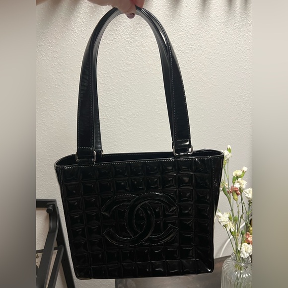 🔥🔥Chanel Chocolate Bar CC Tote Quilted Patent Bag🔥🔥 - Picture 4 of 15